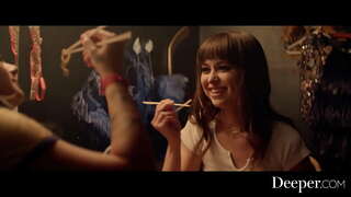 Més profund. Sexy noies gaudir de lesbianes merda