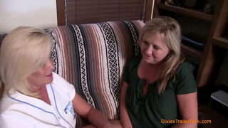 ���ป็น MILF ลังเลียหน้าจิ๋ม,ได้ Orgy เริ่มต้น