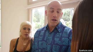 Ana-sarışın böyük сиськами Moon Star ağır sikilmiş olur bu anal öz yeni oğlan Дерриком Пирсом, sonra bağlayır, öz молоденькую готичку Avi Лав və fucks onun mum.