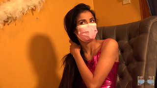 Μαλλιά πιάνοντας τον πούτσο του