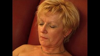 ���ුඩා බෙල්ජියම් - මම මගුලක්ද 1 වන දින D රෙද්ද මත 2 වන හා 3 වන පියරේ Moro (Anastasia Kass,නානා