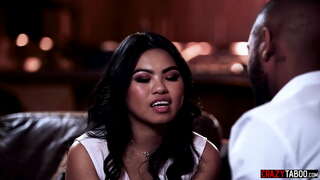 ���ხელი გოგონა სარგებლობდა საოცარი მუტელი, სასტუმრო