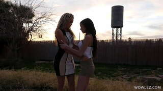 ���ोखा लेस्बियन सेक्स के साथ सुंदर subtenant