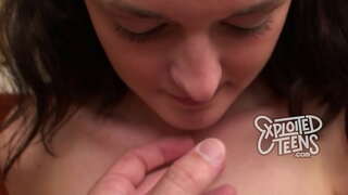 Żagħżagħ mal-pubbliku jagħti l-kap tagħha fl-ewwel xxx