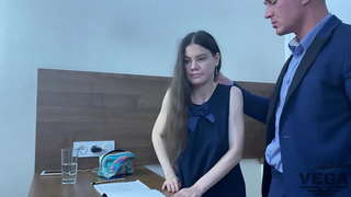 DOMÁCÍ TŘÍDA SE VYMKLA Z RUKOU A UČITEL CHTĚL ŠUKAT STUDENTA DO ZADKU