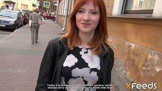 Красотка мекунад, ба ӯ хардкор, ва онҳо алоқаи ҷинсӣ на дар диване ба собачьи ва дигар позах, ки фирефтаи миловидную духтаре стонать