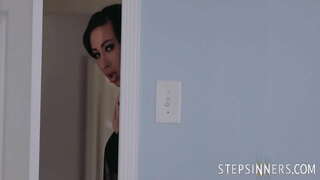 Трахаюсь Бо Ман Нав сводным Братом Ва Заставляю Ман мачеху Ревновать