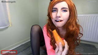 خرگوش اس کے گاجر پھر اسے کھاتا