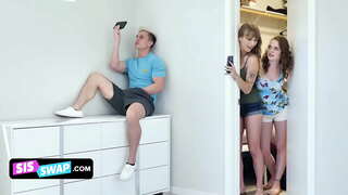 Siswap - Lusty Adik-Beradik Silap Mata Besar Mereka Stepbros Dan Fuck Mereka Di Sofa