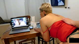 Aku nemokake wong spying ing kula nalika aku masturbate lan aku nggawe wong isi pendhaftaran bokong karo susu nganti overflows .....