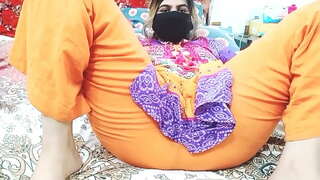 Bhabhi Anal Closeup เล่นกับ Dildo