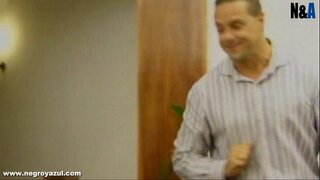 Black &amp;amp; Blue - पर्यटक गरम