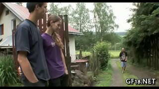 Bu babe geniş məcbur ayaqları