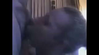 قرنية 30&#039; سنة شقراء تمتص و deepthroats.