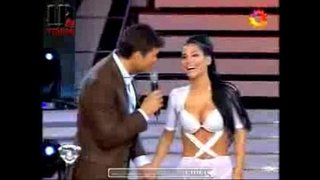 Silvina Escudero nan spandex blan