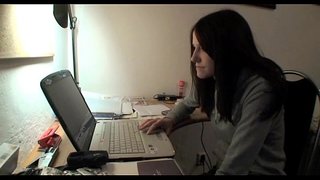 Go babe spreads cosa oscailte ar fud an