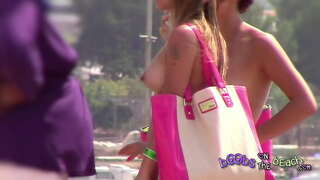 ���ೇ ಬೆಡಗಿ ನ ಕೆಳಗೆ ನಡೆಯಲು ಬೀಚ್ typsy &amp;amp; ಟಾಪ್ ಇಲ್ಲದೆ ಒಟ್ಟಿಗೆ