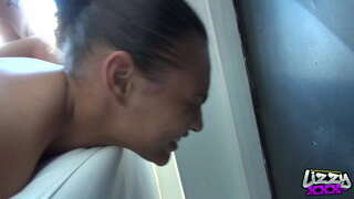 ЛиззивсГуттербрейн-Трейлър-lizzyxxx