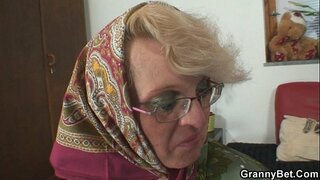 Таа е угодно на младите странец