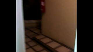 ���னைவி Cojiendo உள்ள ஹோட்டல் கதவை திறந்த பணக்கார முடி