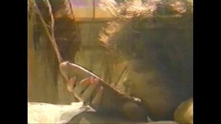 Ashley Dunn membuat orang pop besar dalam Wanita dalam Biru