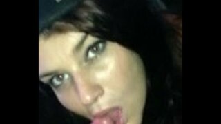 ���ेटी अर्को ढोका दिन्छ मौखिक सेक्स र निगल सह