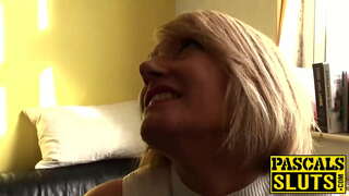 Sexy hamtong nga slut Amy nagkinahanglan sa usa ka bagis apan mosangpot sa grabe nga uban sa usa ka dako nga manok