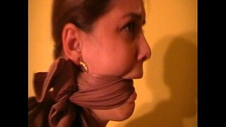 صغيرة الثدي في جوارب نسائية