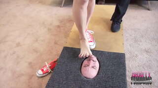 Orias Bastet Luna Vera Gamitin ang Facebox Paa Cleaner