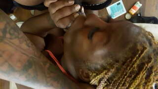 Deepthroat površen glavo iz ebenovine bbw