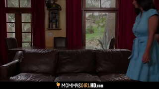 MILF Krok Mama a Drobné Stepdaughter Zdieľať Orgazmy