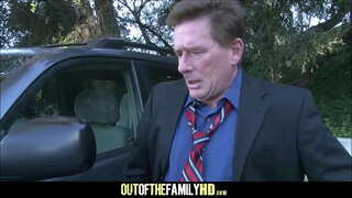 شابة شقراء العائلة مارس الجنس من قبل زوج الأم &amp;amp; Boy