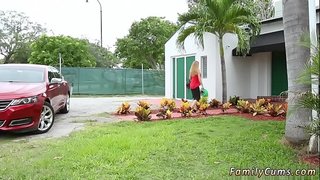 Pappa og liten compeer&amp;#039; s daughters chum xxx Han had ikke choice men til