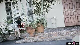 Gran titted agent de béns arrels adolescent fa que li ven la casa