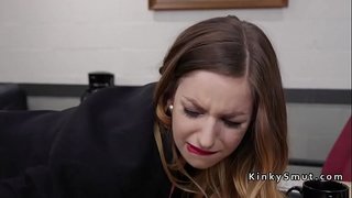 Store bryster brunette boss anal fingering hendes salgskvinde