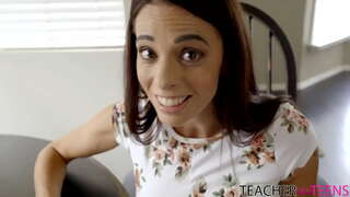 Më në fund lejon të bëni seks mësuesi im