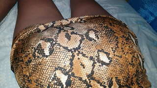 Astăzi, duminică, vărul meu sosește b. și cu rochie