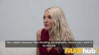 Saxta agent Cinsi Helen трахнул orgazm üzvü agent