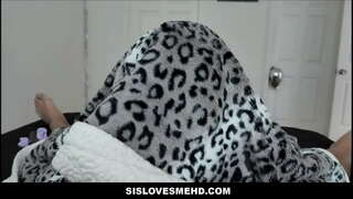 Mignon Jeune Teen Blonde demi-soeur d&#039;Halloween Baise Pour Stepbro POV