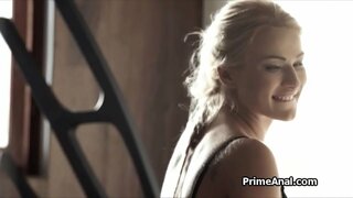 Yn ddwfn rhefrol poeth gyda blonde