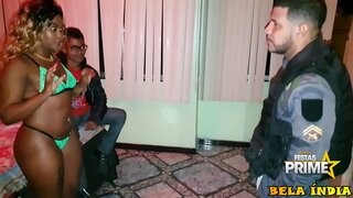 ���ೇಶ್ಯೆಯ ಬಂಟ ನನಗೆ ವೀಕ್ಷಿಸಲು ನೀಡುವ ಪೋಲೀಸ್ ಅವನ ಮುಂದೆ