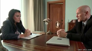 ���्राचीन मालिक मार्क डेविस झुक्छ डेस्क सेक्सी ठूलो स्तन brunette कर्मचारी Ashli एम्स र ठूलो कुखुरा पाउण्ड उनको बिल्ली पछि देखि मा डोरी बन्धनबाट