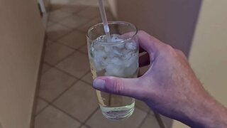 ���ేసినప్పుడు బిచ్ ఒక ఆశ్చర్యం విసర్జన d. మరియు అది ప్రేమిస్తున్న