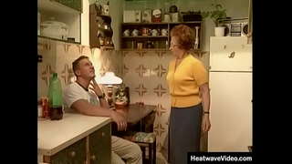 Baka&amp; # 039;velike avanture # 1-Susan - razlika u godinama između odrasle crvenokose mame i njenog mladog ljubavnika mogla je&amp;#039;biti veća!