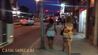 MOSTRAR EN EL COSTAT OEST, CAMINAR SENSE CALCES