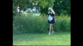 Malaswa hardinero ay nagmumungkahi ng isang puwetan, maliit na pagkantot sa berdeng damo