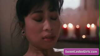 Veure guineu asiàtic lesbo aconseguir seduir pels seus client després de massatge sensual